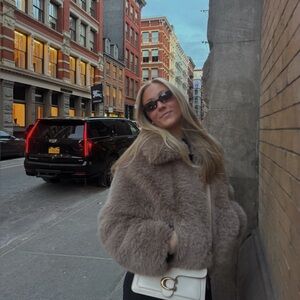 Meet your Posher, Sophia